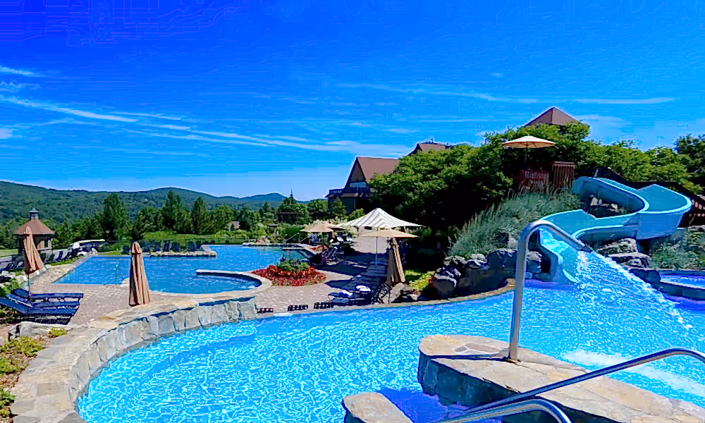 Vista 180 pool with no people in it.