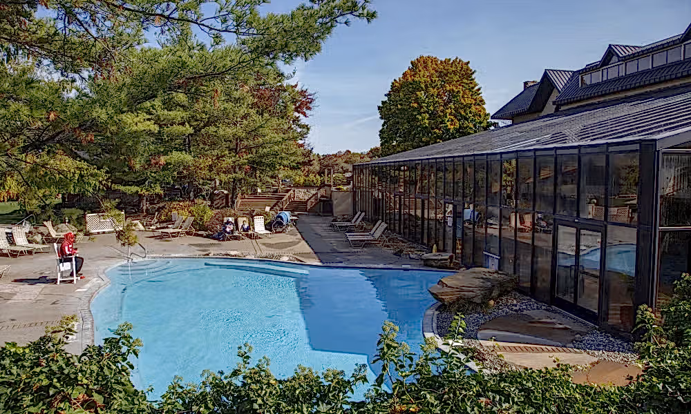 Minerals Hotel indoor/outdoor pool.