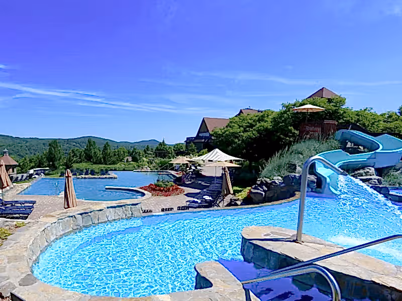 Vista 180 pool with no people in it.